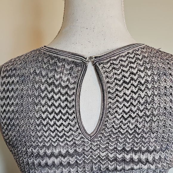 WHBM Women's Sleeveless Knit Top - Black and White - Picture 4 of 5